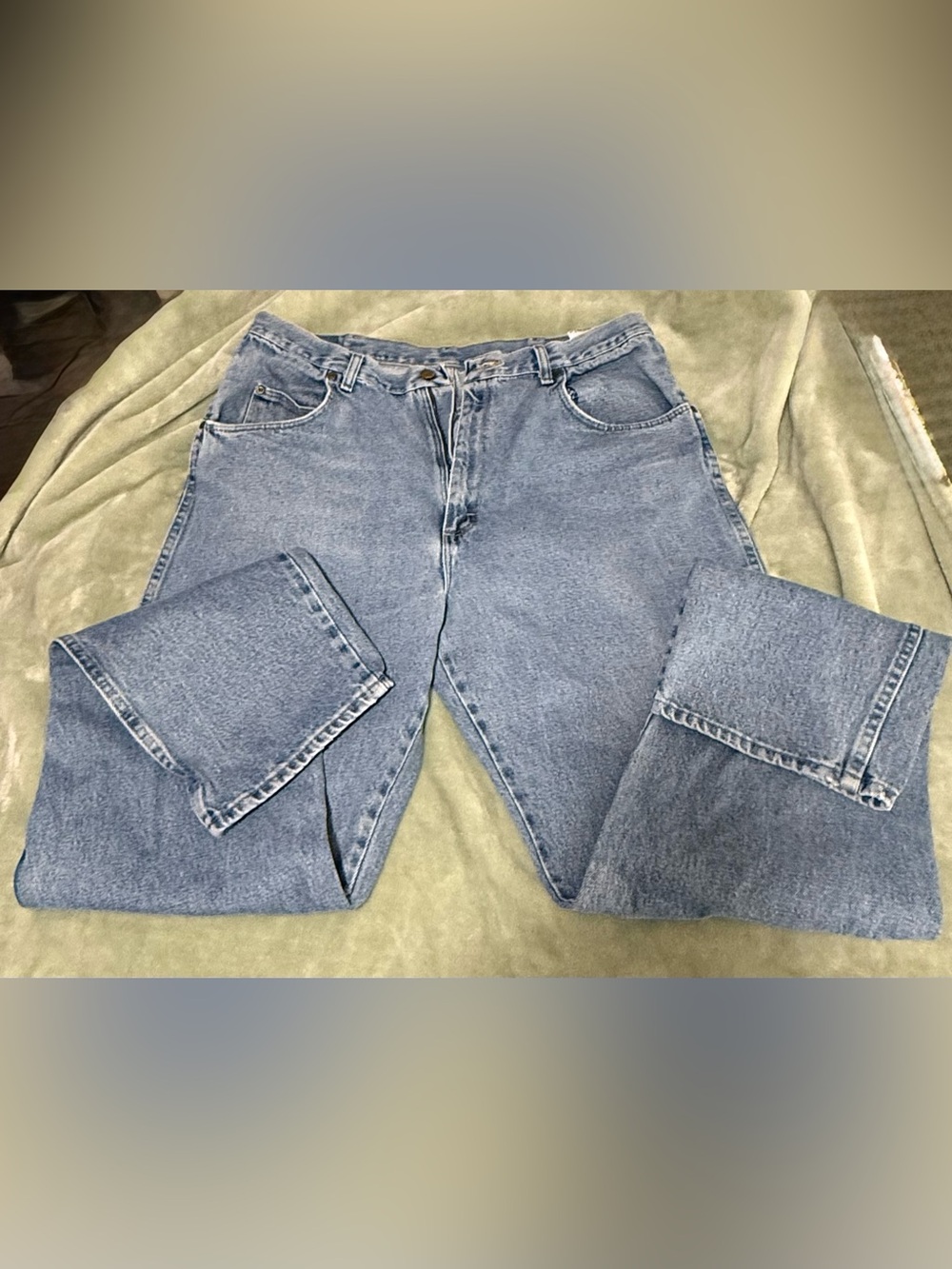 Men’s Wrangler Blue Ridge Straight-Leg Jeans in Medium Blue Denim Size 38x36